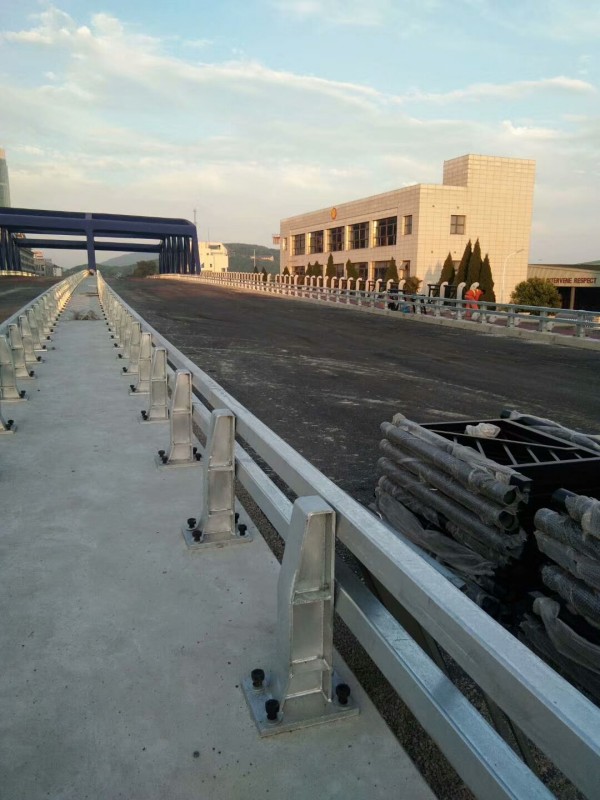 橋梁道路防撞護欄
